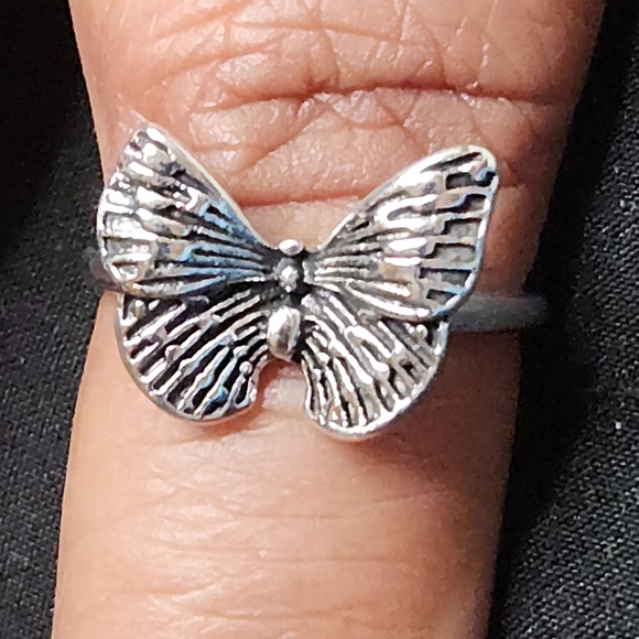 Dainty Silver Butterfly Ring Size 7.5 - Picture 3 of 3